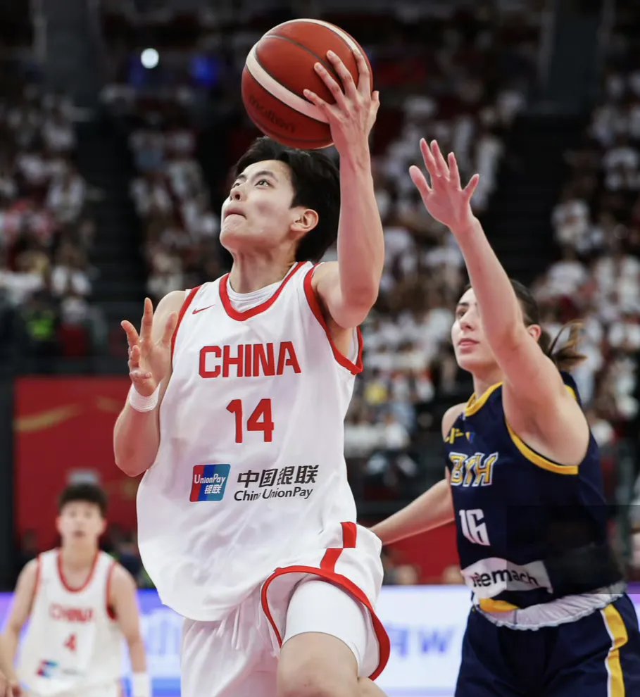 清晨体能课后，华盛顿奇才外线爆发备战CBA常规赛，赛场秩序良好，身体对抗强度拉满的简单介绍