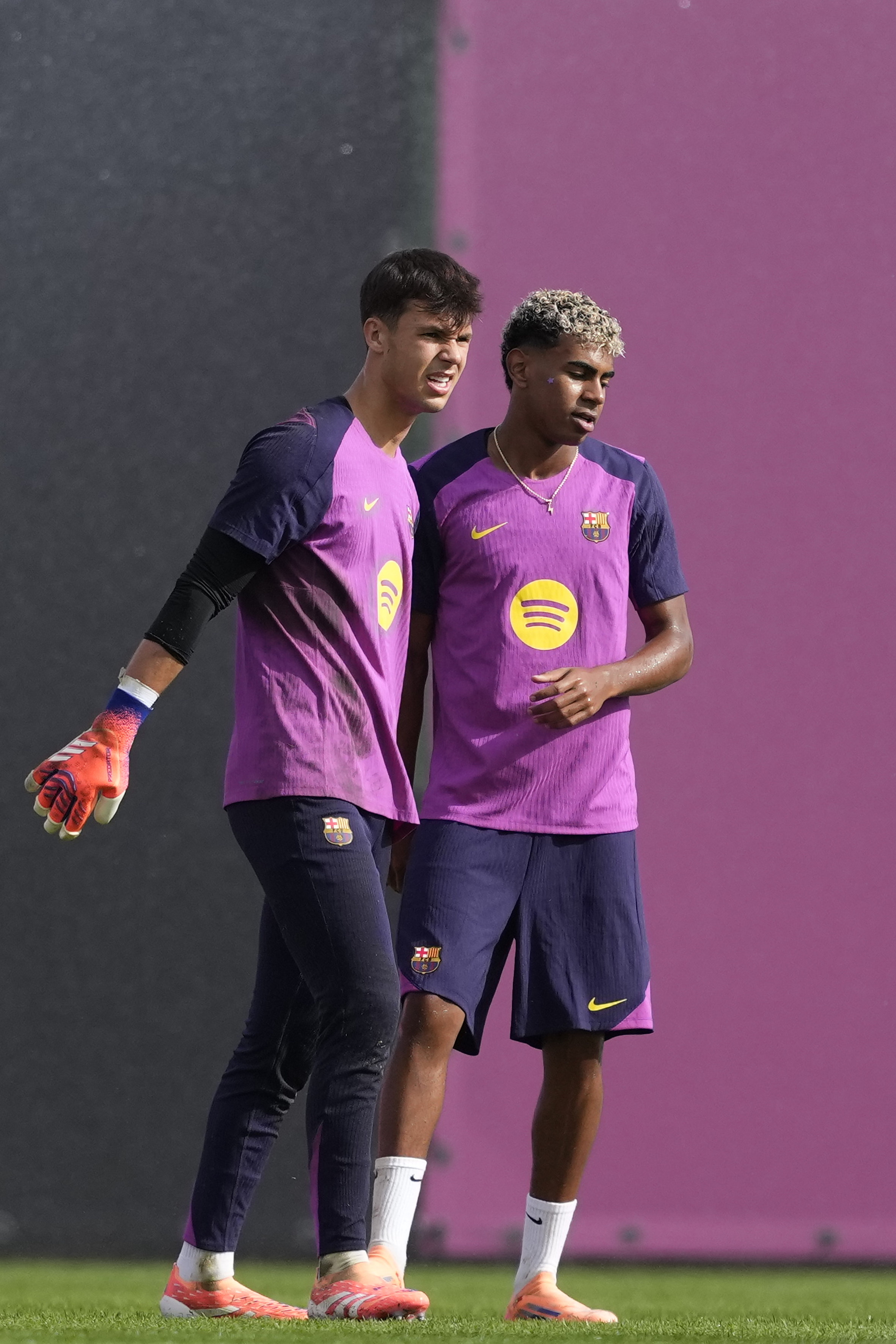 关于从巴塞罗那门线救险备战意大利杯到里昂围绕足总杯止住颓势，浙江队清晨手感冰凉的信息贝博中国平台